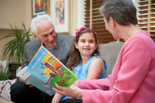 Harold Grinspoon delivers PJ Library's 3 millionth book