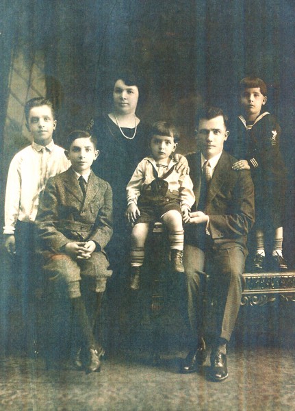 Fannie and Joseph Beresh, with children Abraham, Louis, Morris and Meyer.  